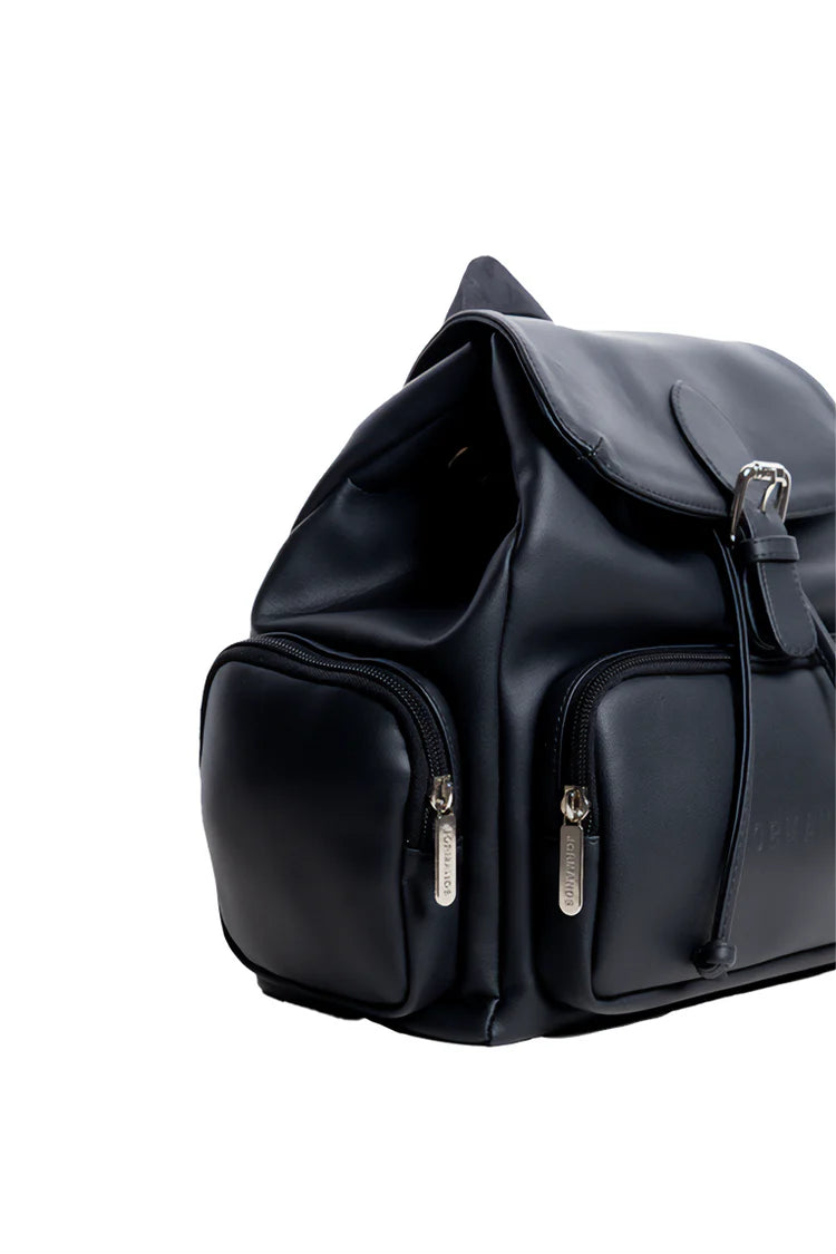 JORMANDS BLACK FLAP BACKPACK
