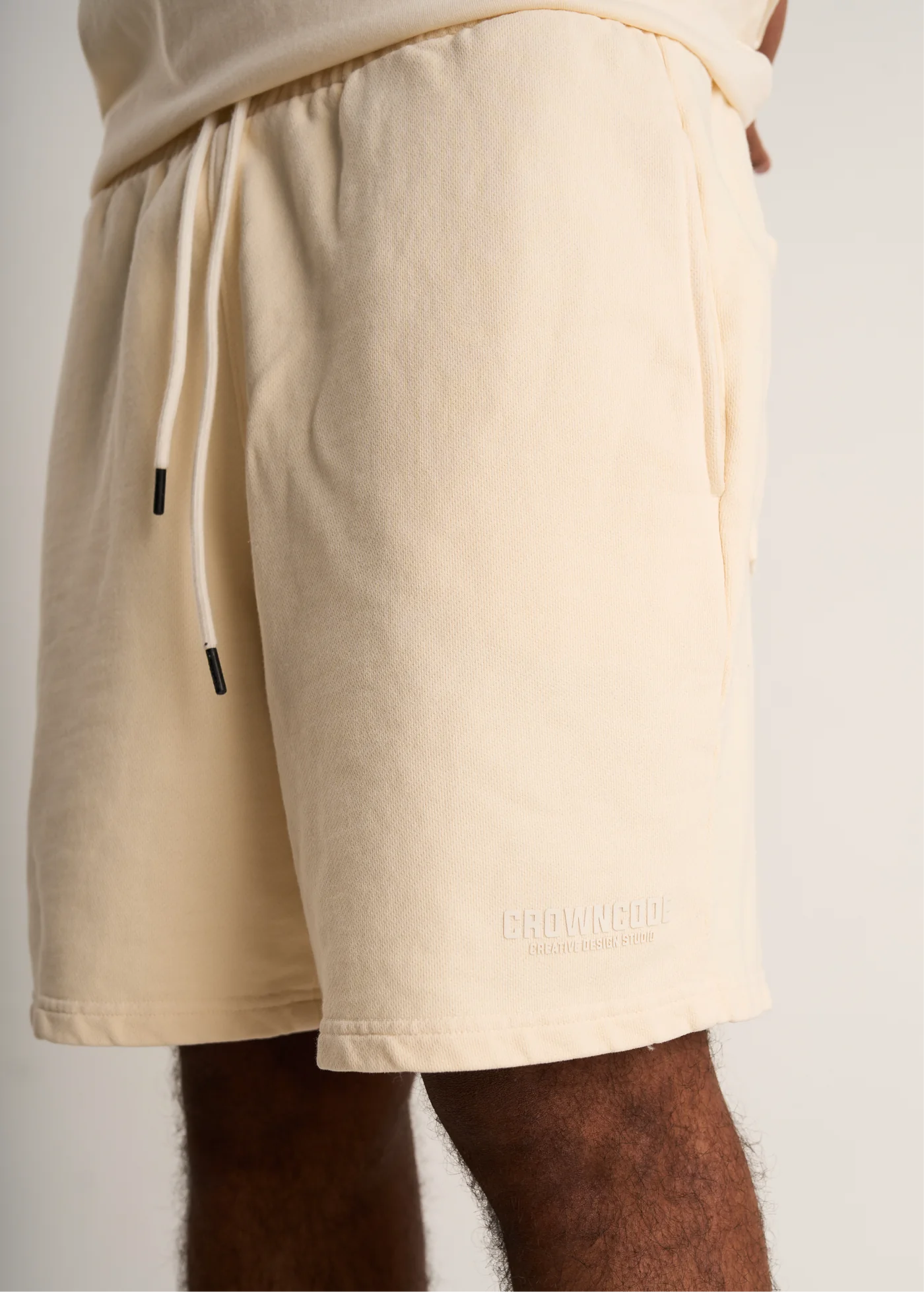 Crowncode short creative studio - crema
