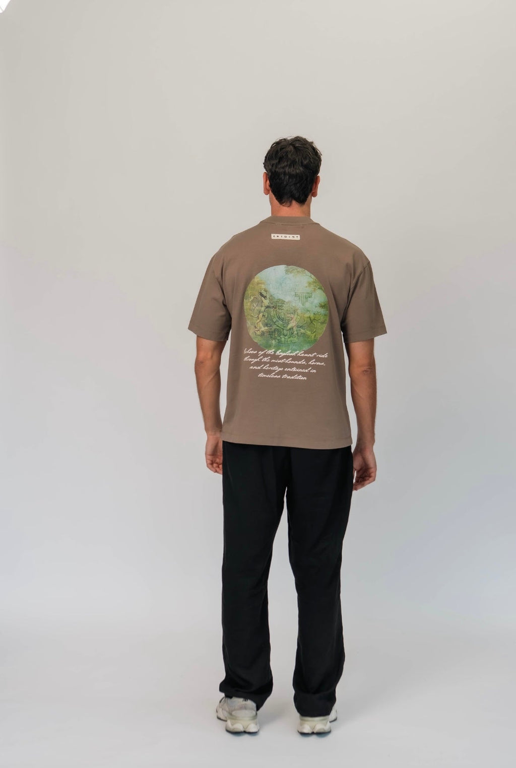 Artdist emblem taupe t shirt