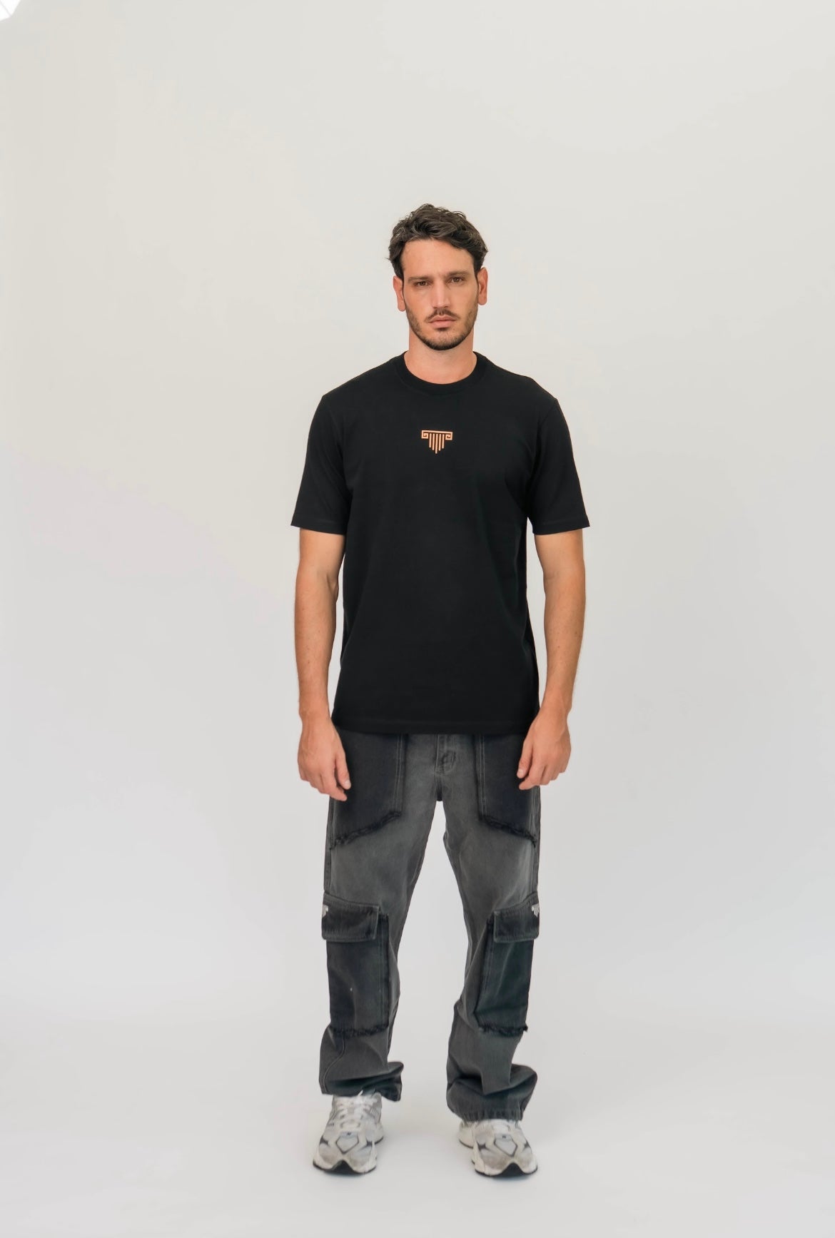 Artdist dust black t-shirt