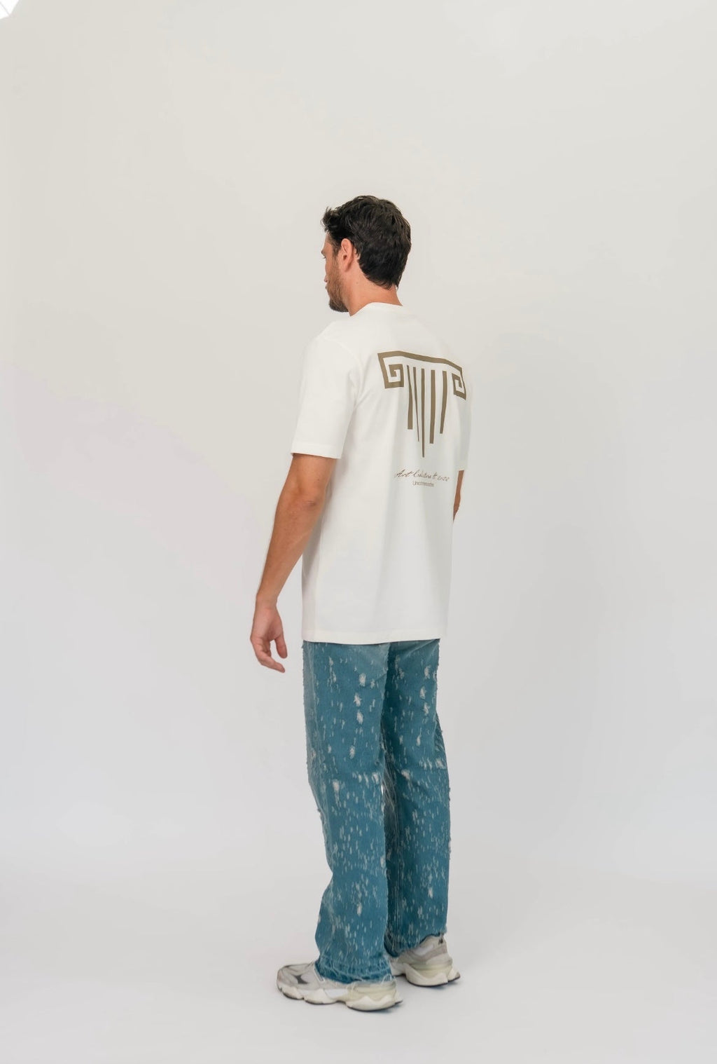 Artdist signature ivory t-shirt