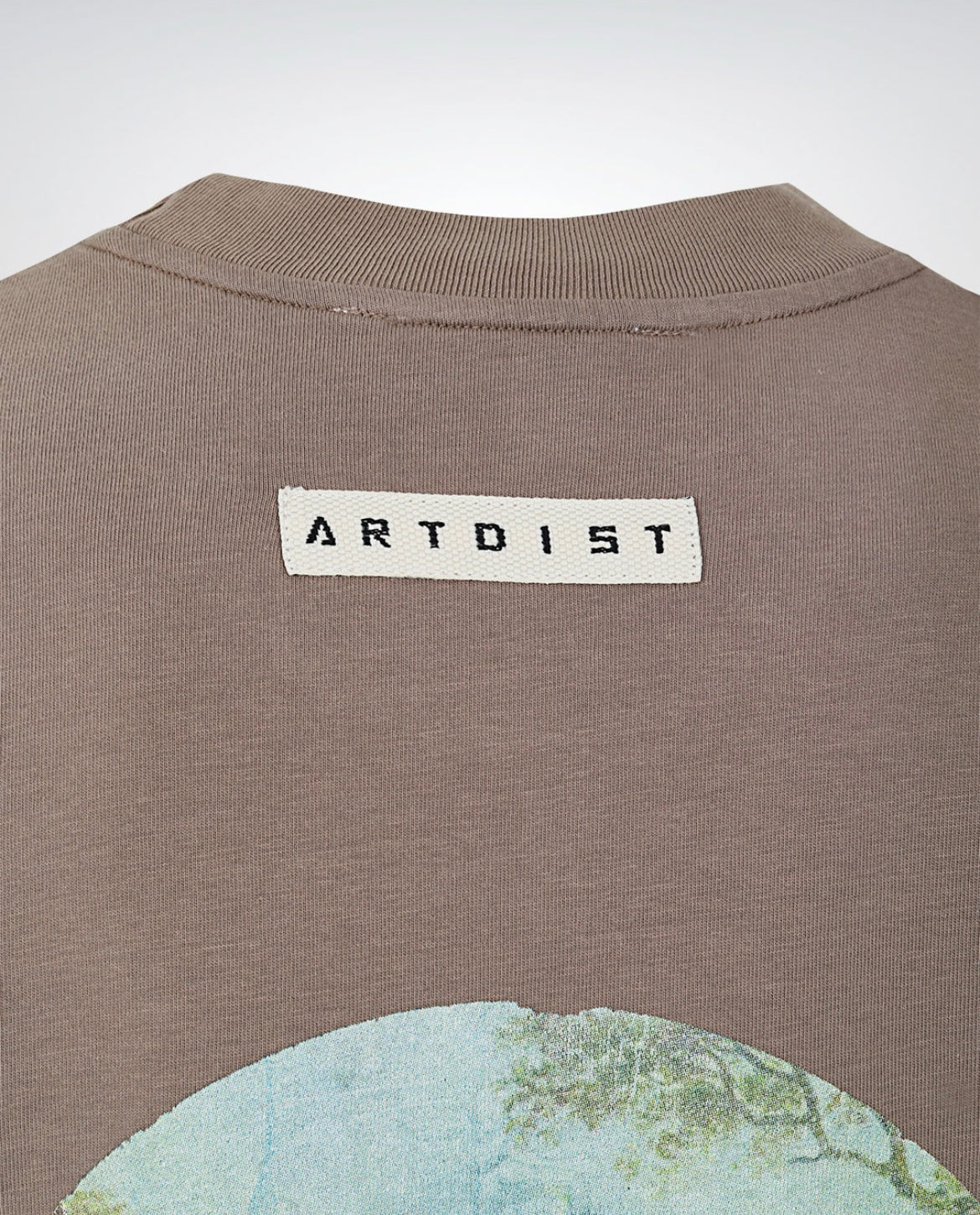 Artdist emblem taupe t shirt