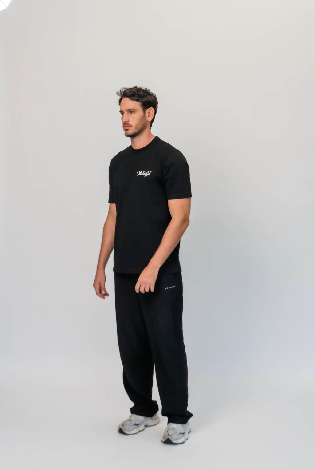 Artdist signature black t-shirt