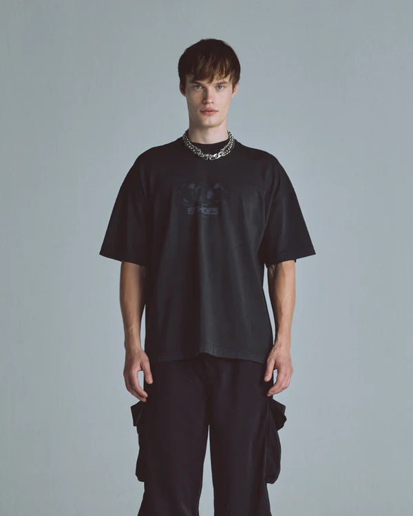 Undergold echoes peak tshirt vintage black