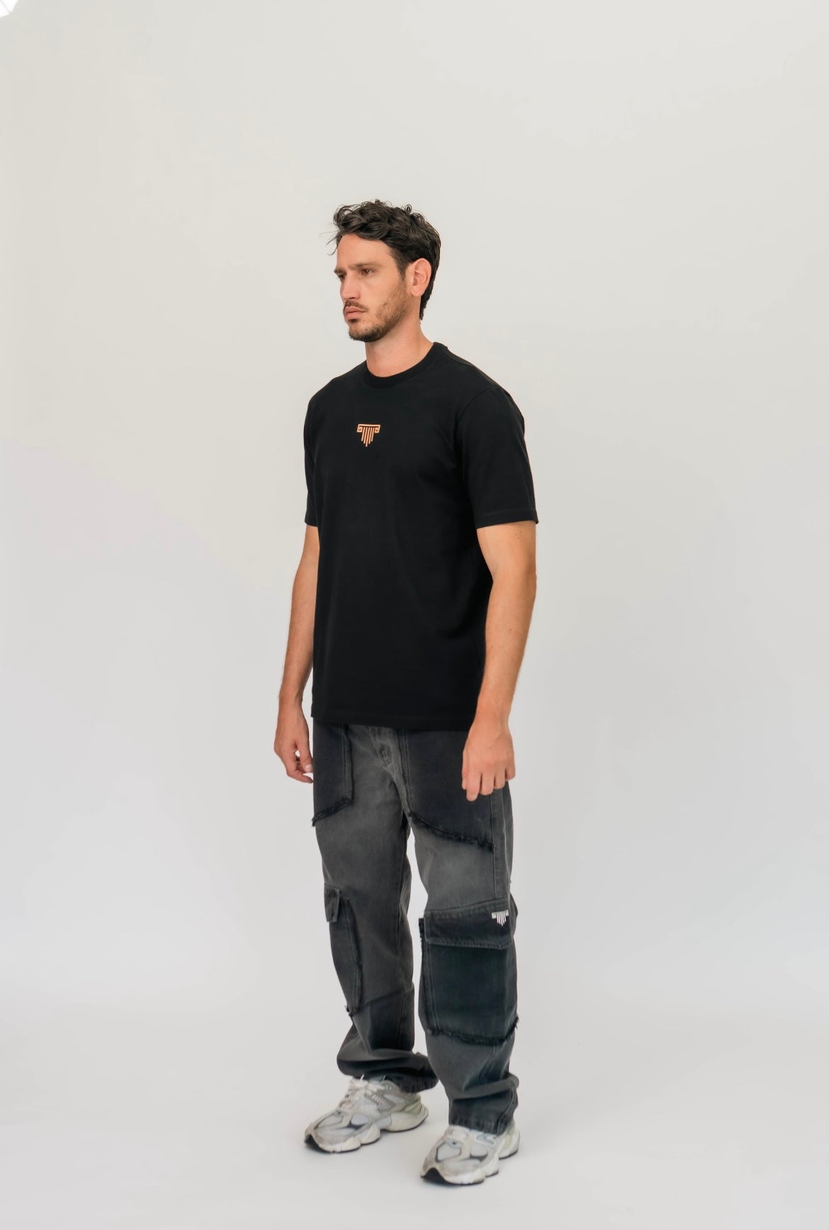 Artdist dust black t-shirt