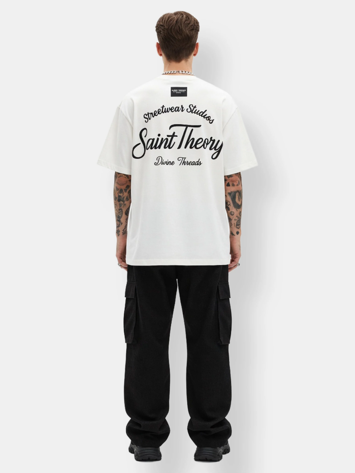 Saint Theory camiseta streetwear studios blanco negro