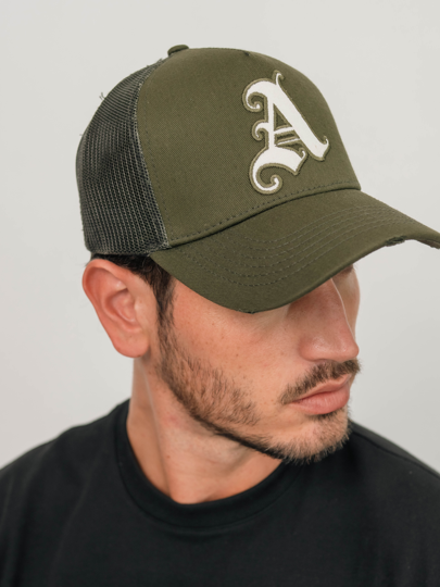 Artdist a green cap