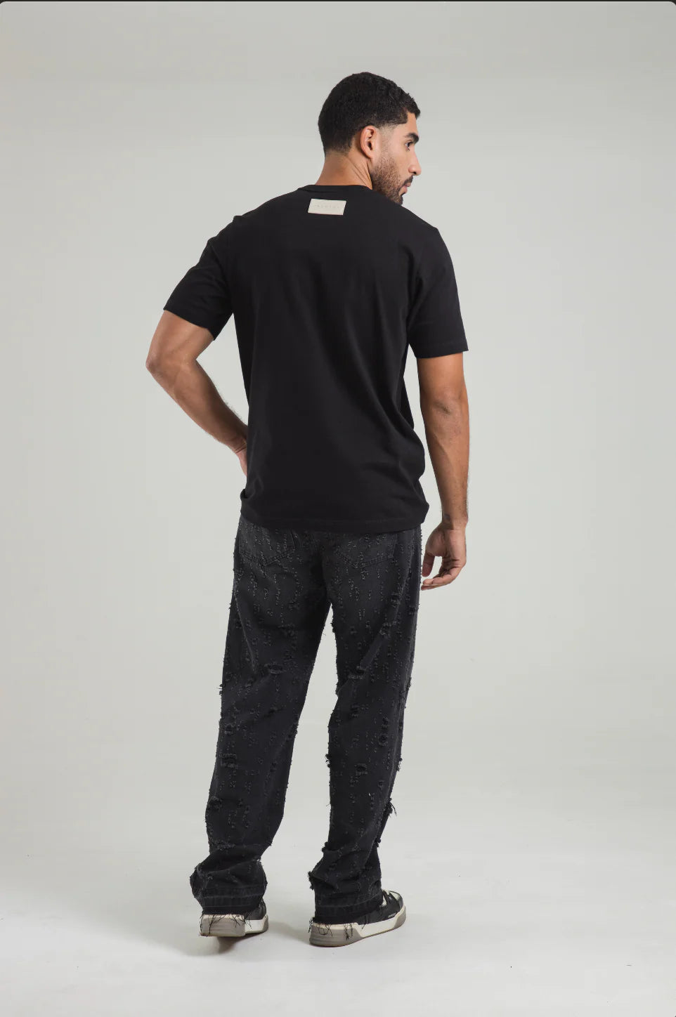 Artdist Essence Black Regular Fit T-Shirt