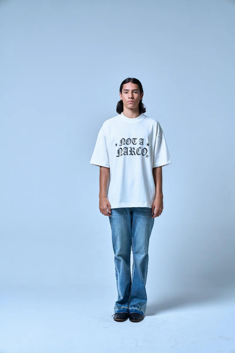 Sinners not a narco star creme t-shirt