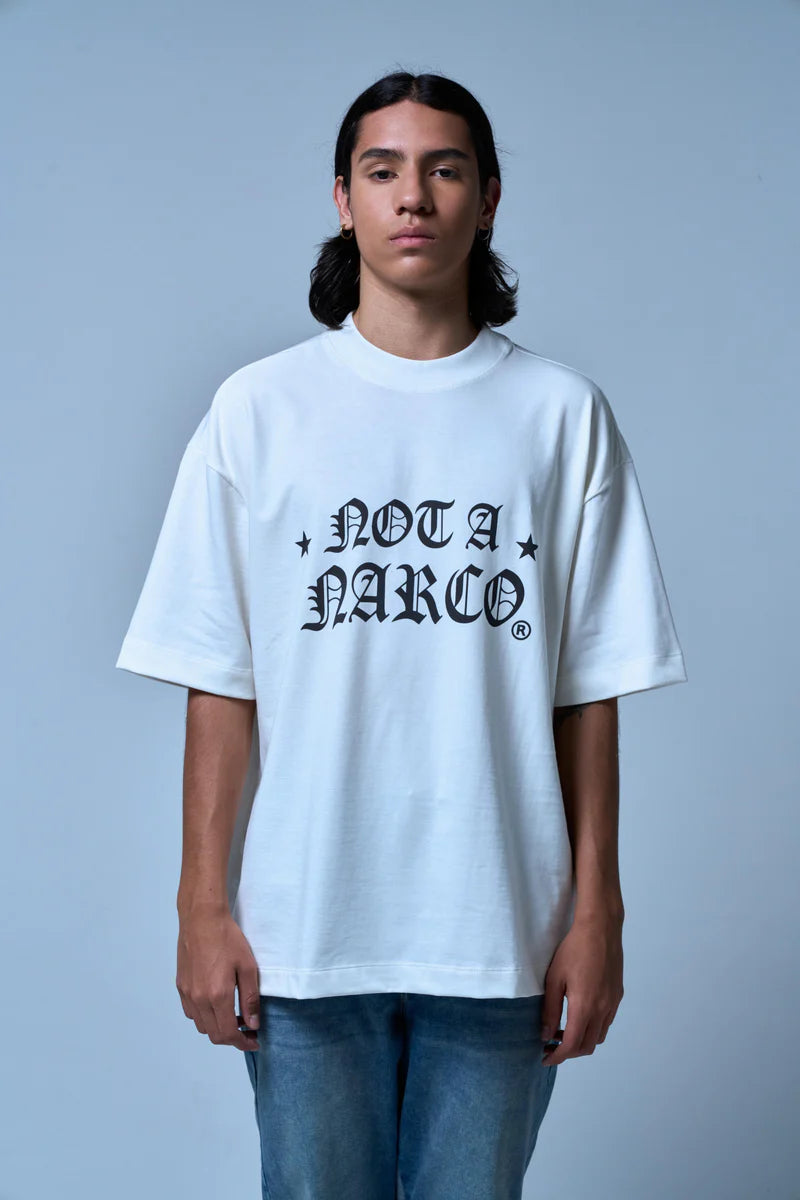 Sinners not a narco star creme t-shirt