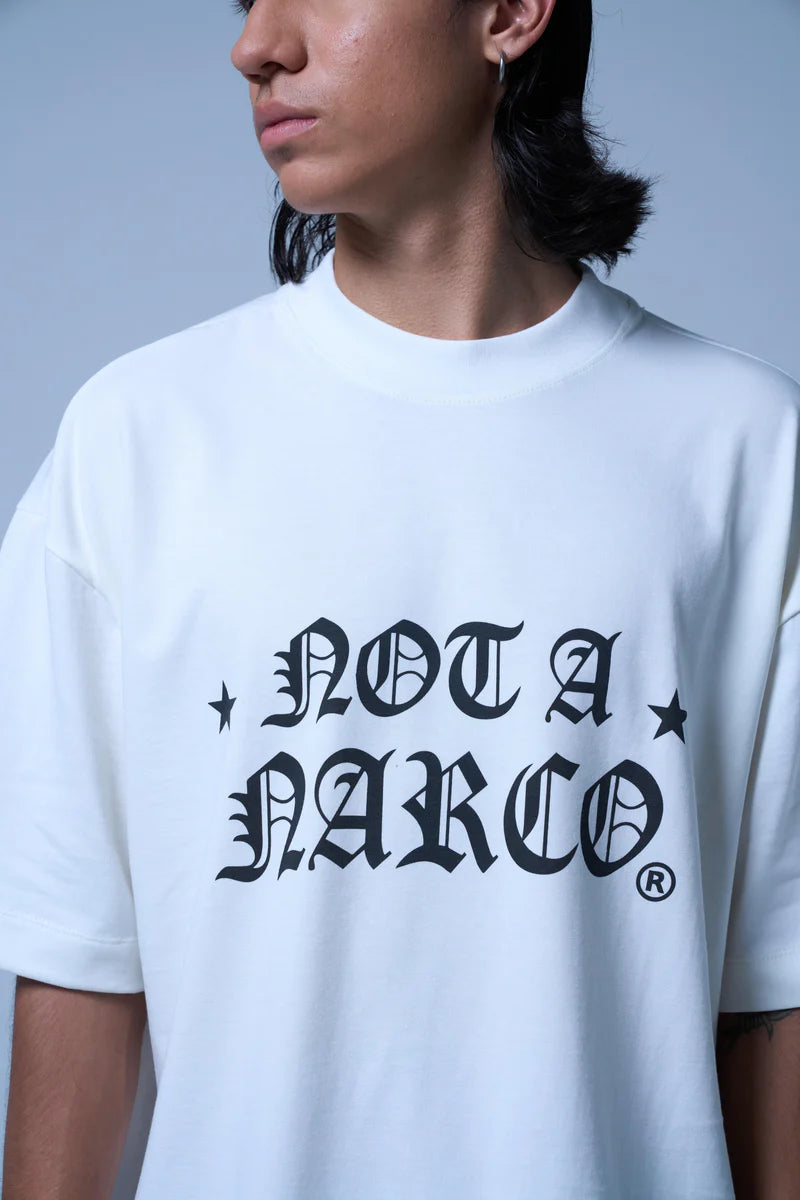 Sinners not a narco star creme t-shirt