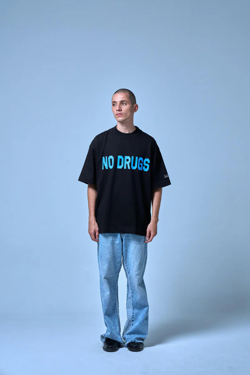 Sinners no drugs black t-shirt