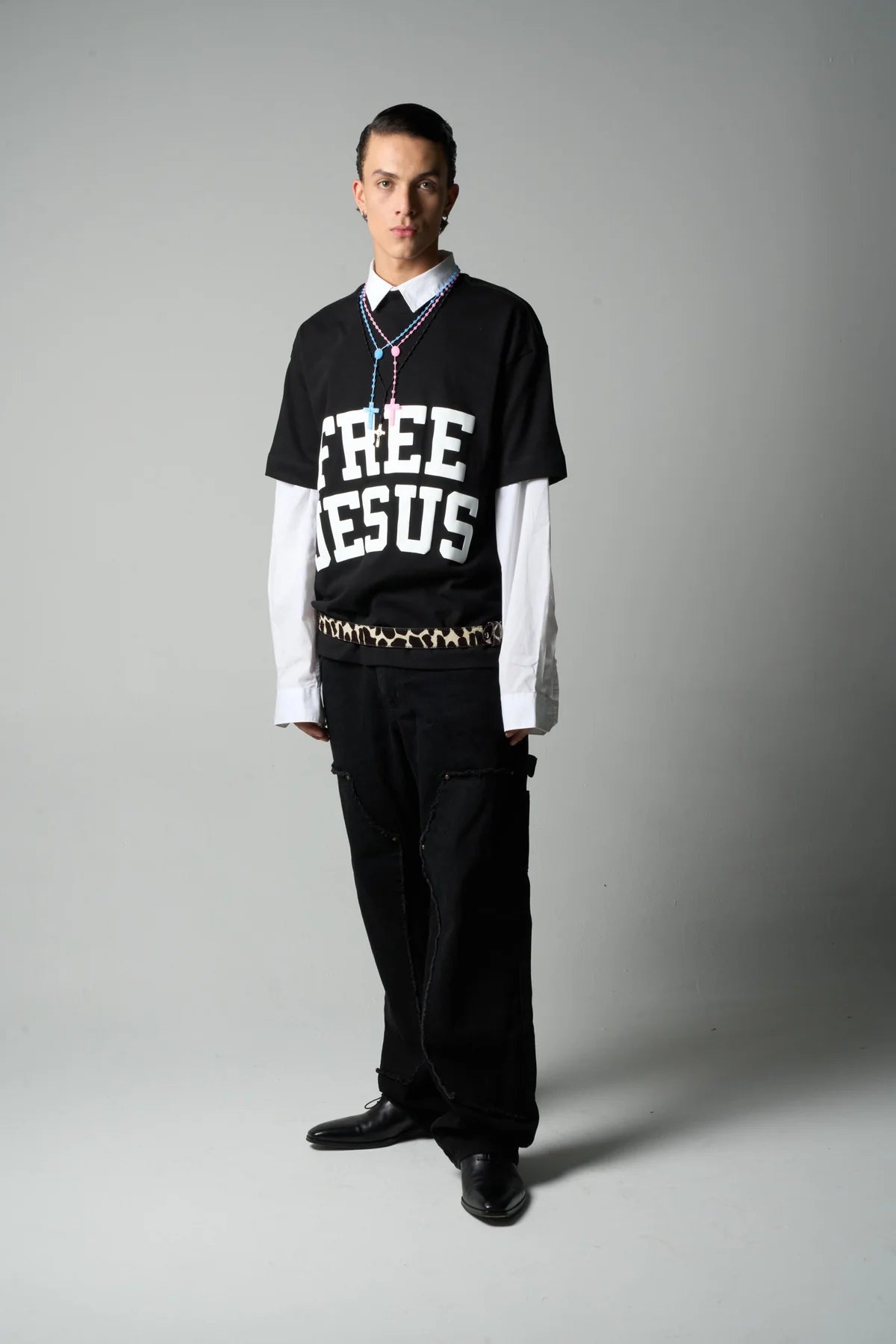 Sinners free jesus black t-shirt