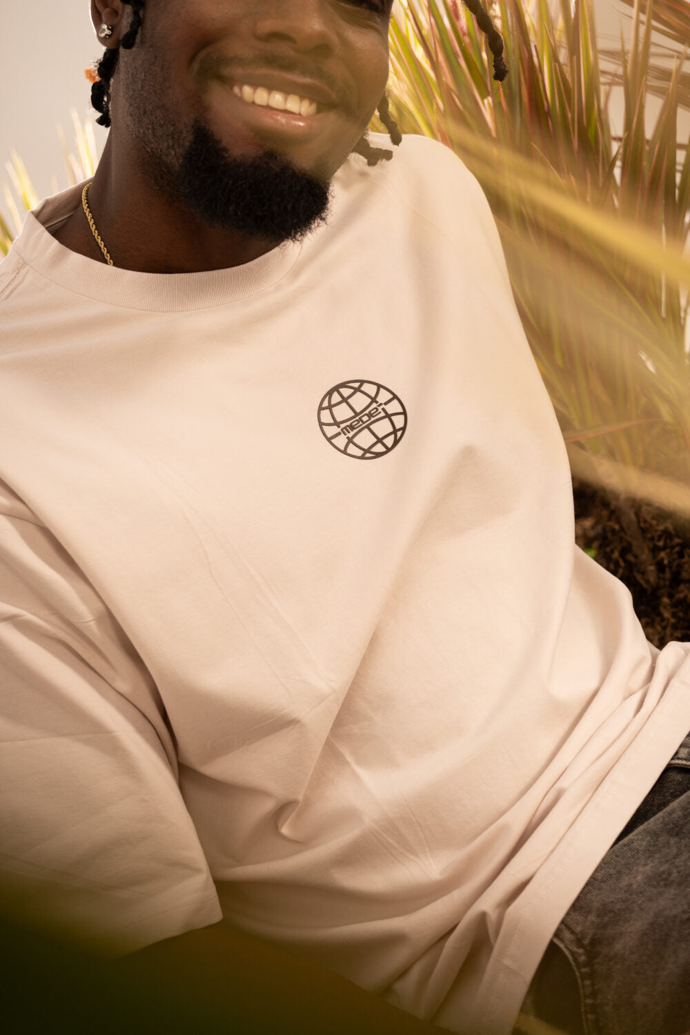 Mede better world basic tee