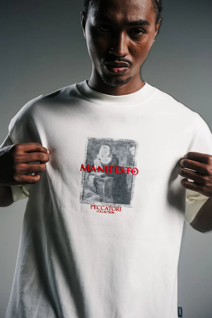 Manifesto camiseta oversize monja de rodillas vainilla
