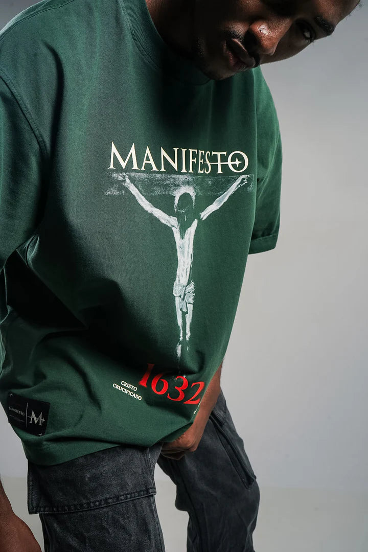 Manifesto camiseta oversize cristo crucificado