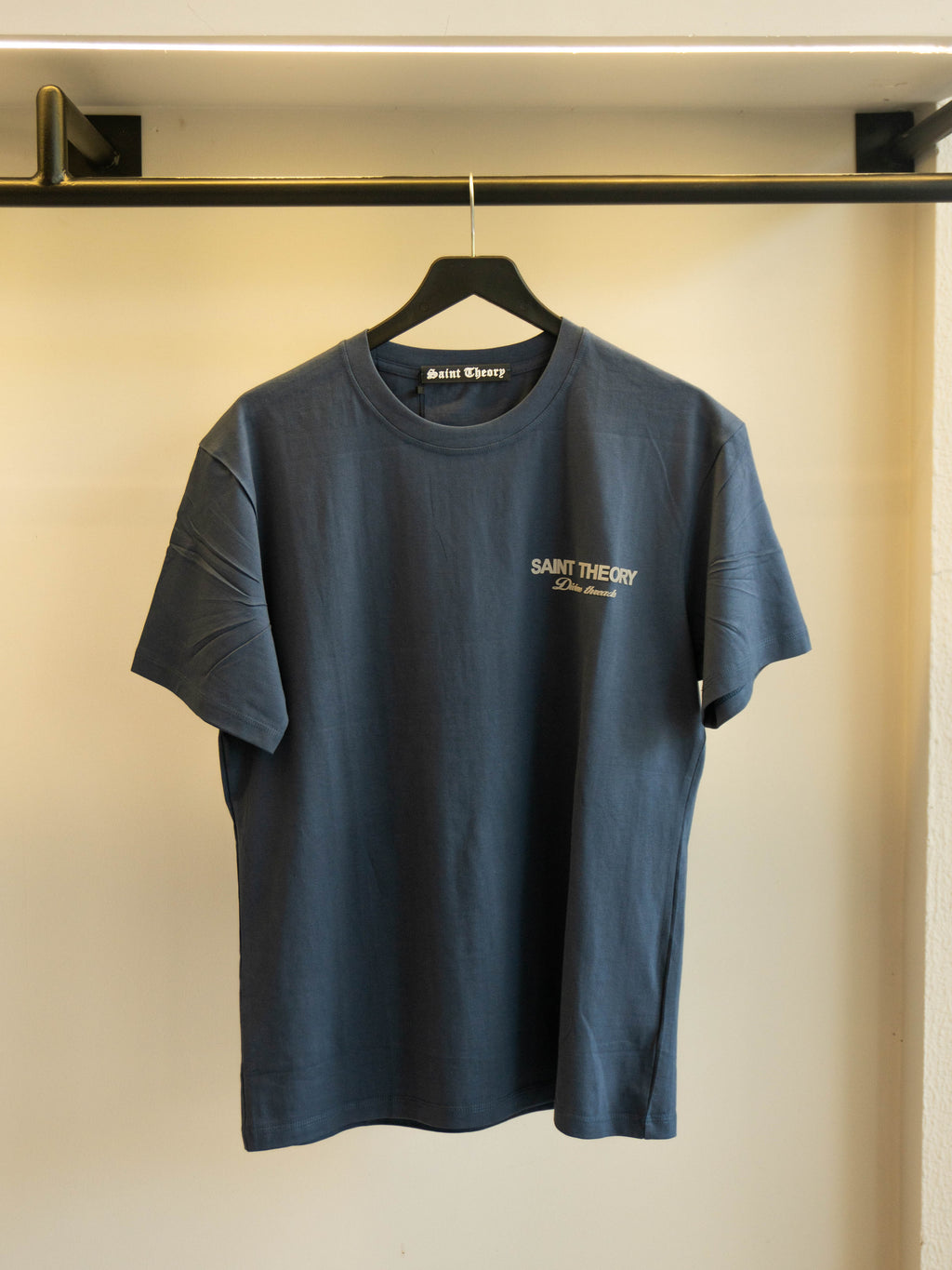 Saint Theory camiseta hilos divinos gris petróleo reflectivo