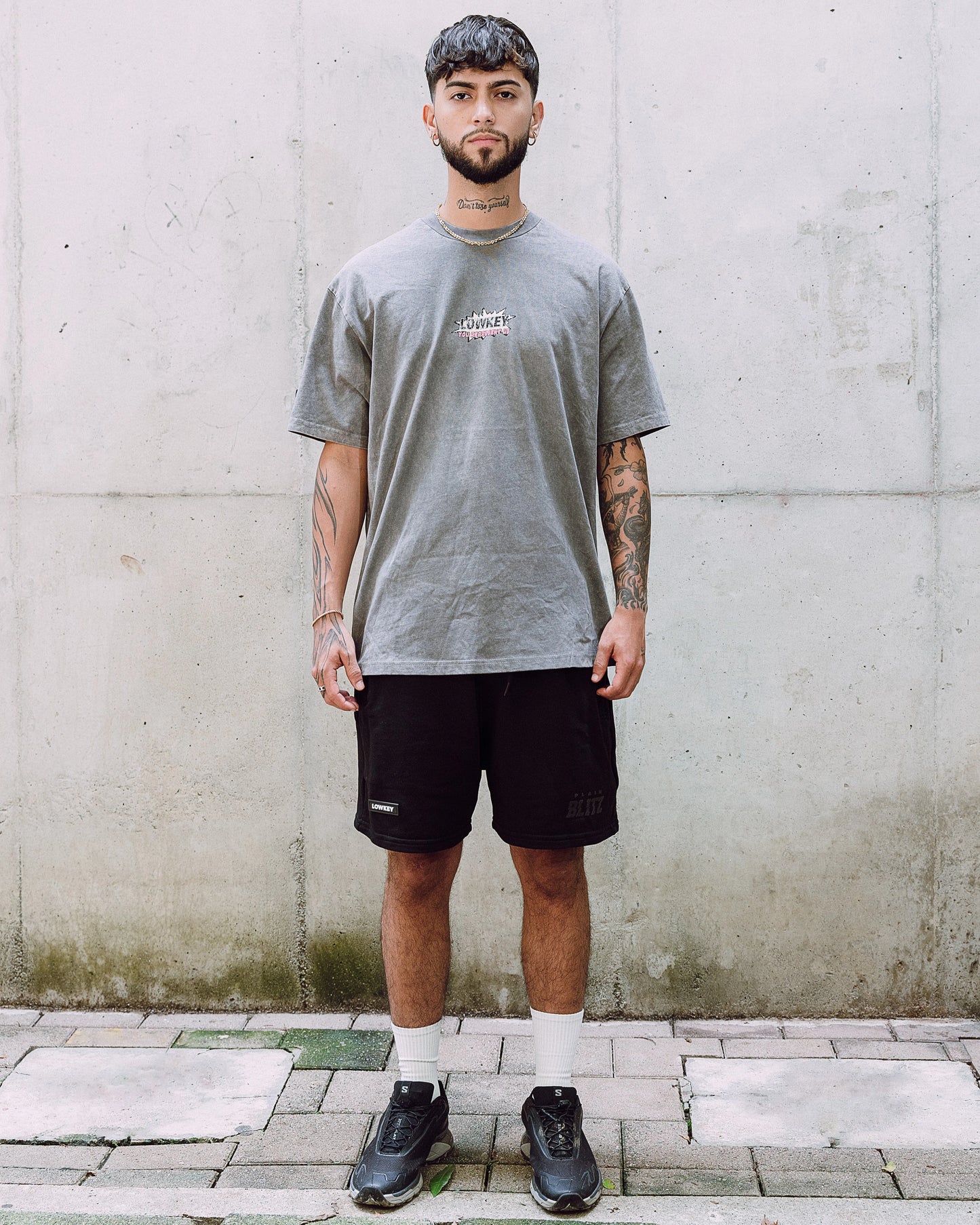 Lowkey camiseta gris wash - graphics 01