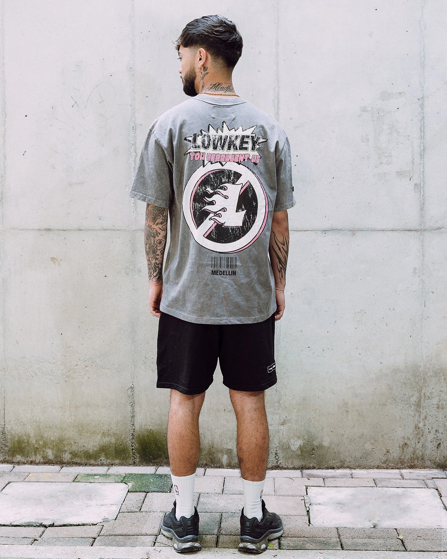 Lowkey camiseta gris wash - graphics 01