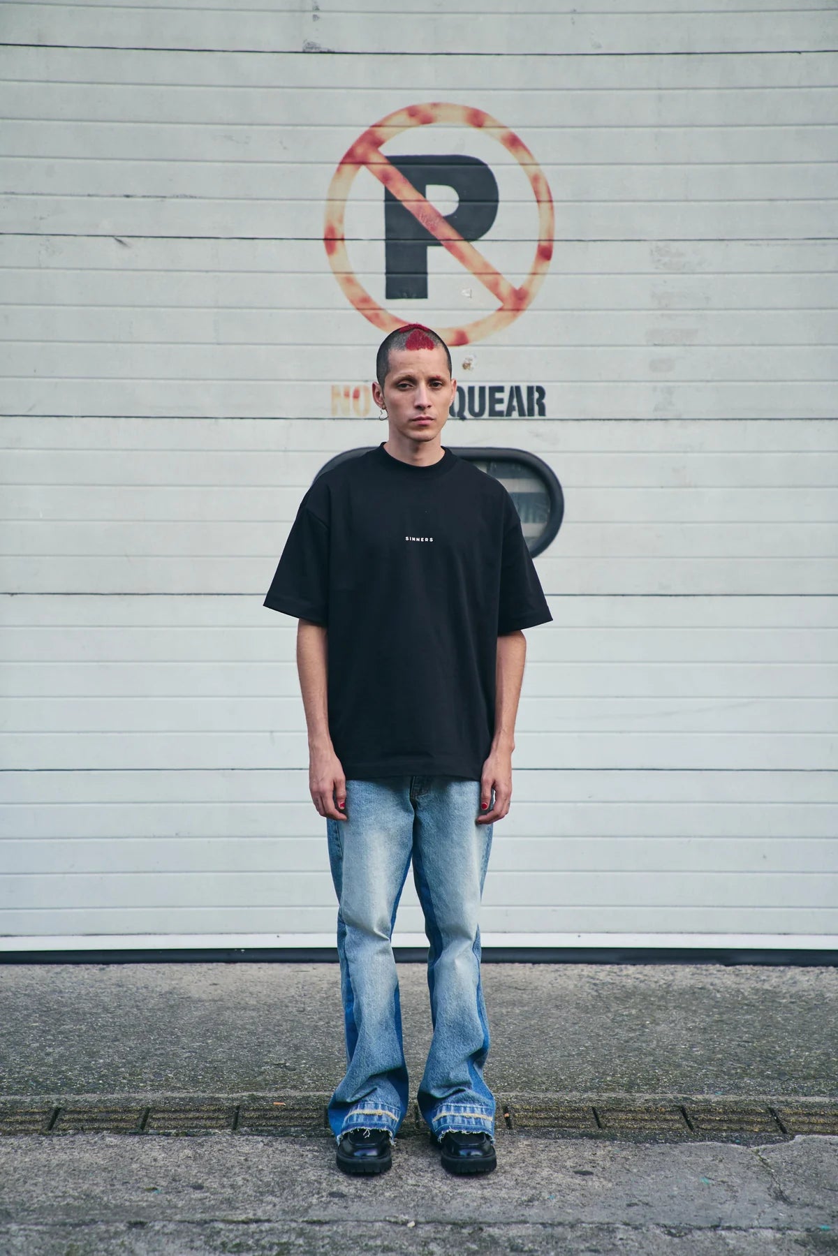 Sinners sinners logo black t-shirt