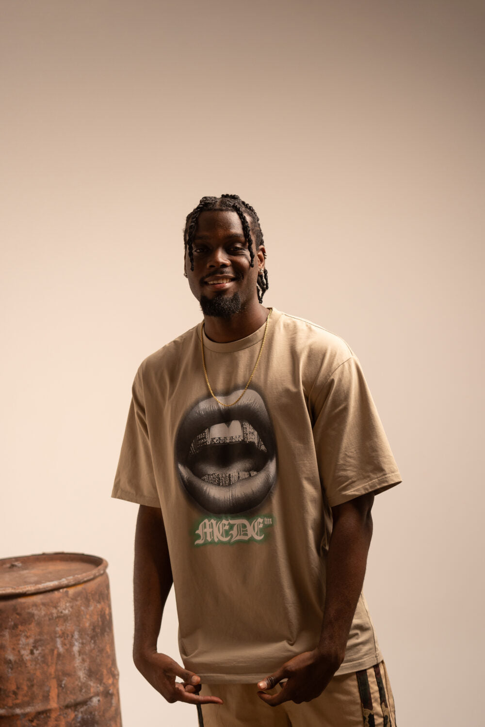 Mede different tee m.d.e