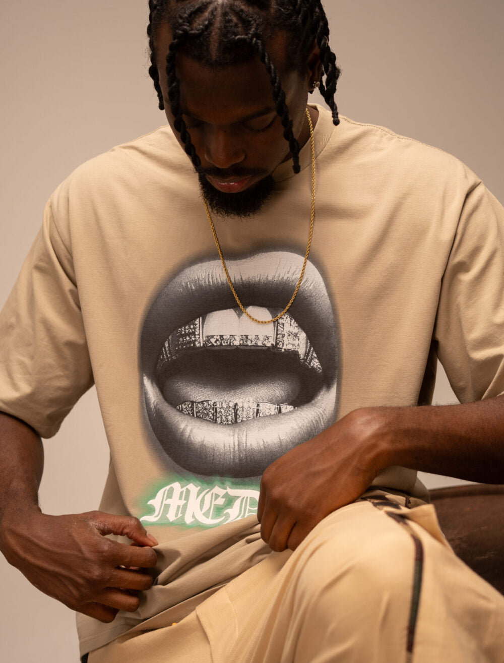 Mede different tee m.d.e