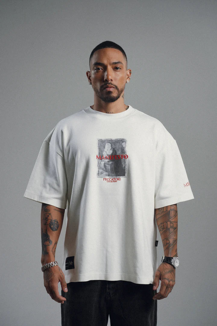 Manifesto camiseta oversize monja de rodillas vainilla