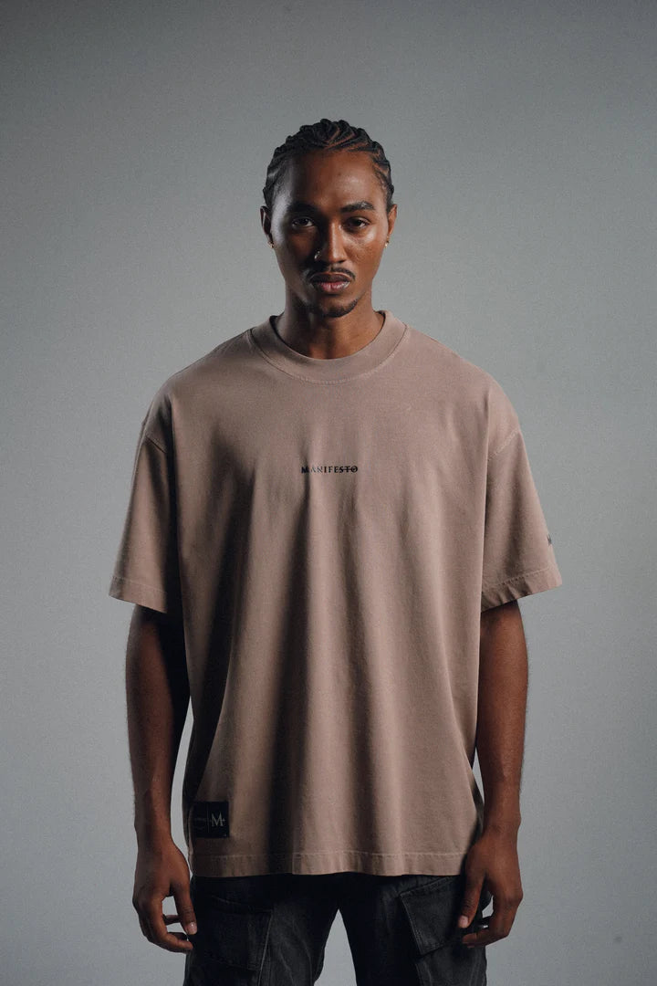 Manifesto camiseta oversize barroco café
