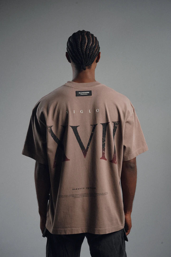 Manifesto camiseta oversize barroco café