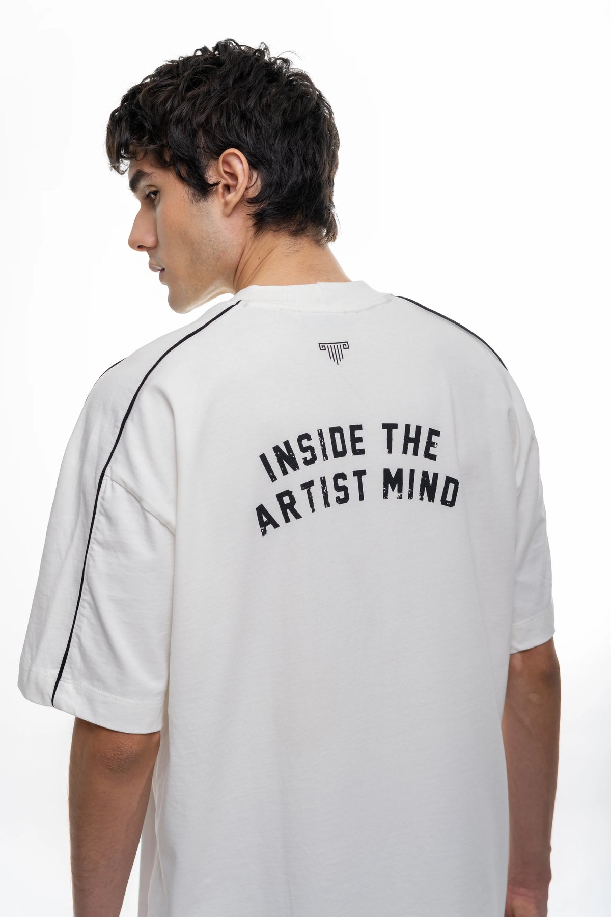 Artdist Cut Ivory Semioversized Fit T-Shirt