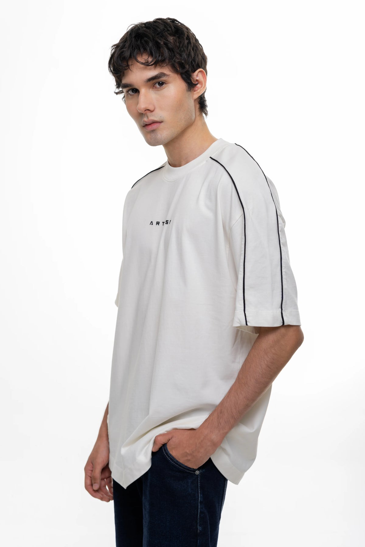 Artdist Cut Ivory Semioversized Fit T-Shirt