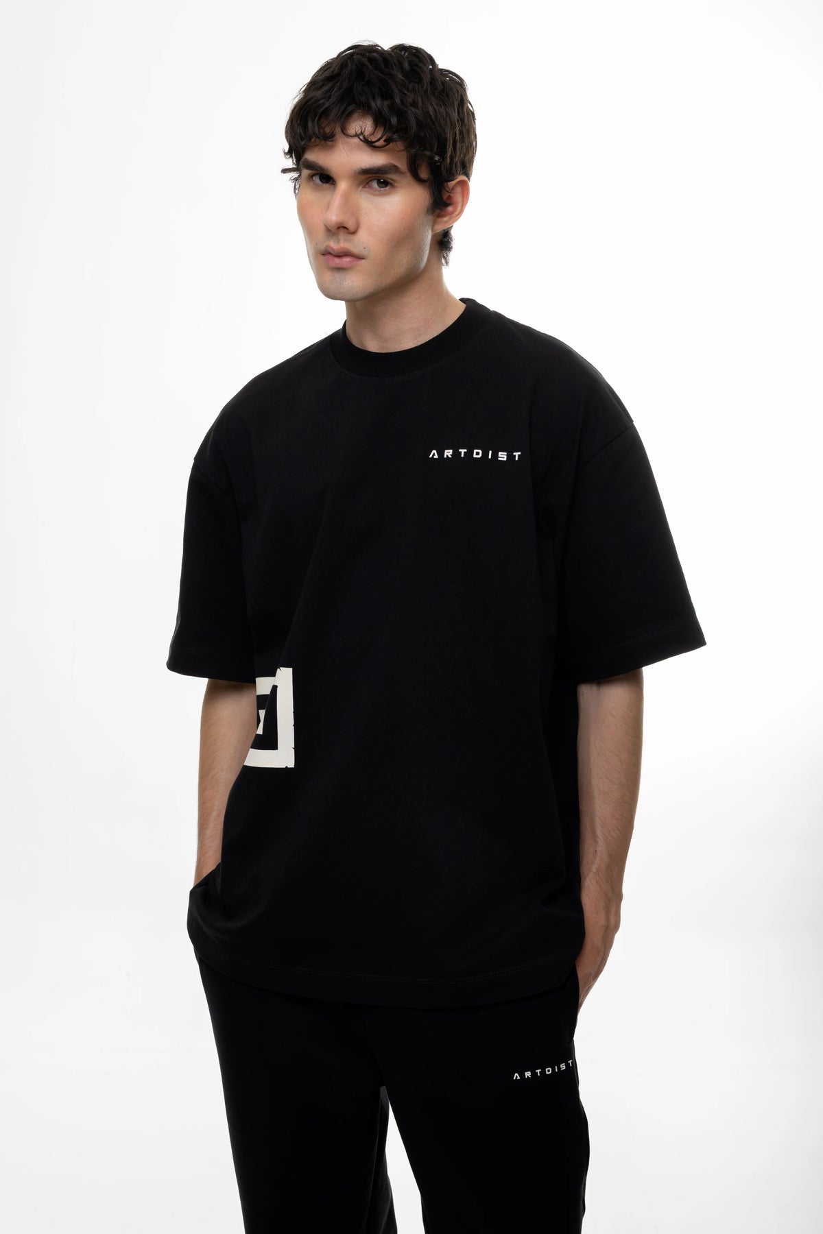 Artdist Apex Black Semioversized Fit T-Shirt