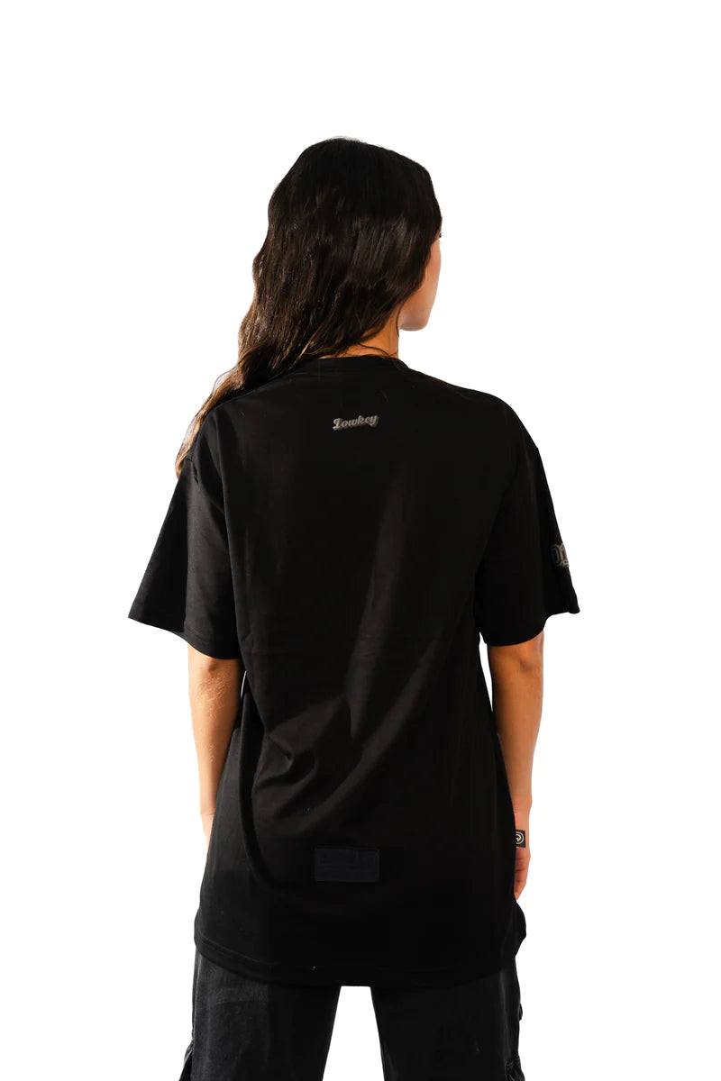 LOWKEY NEGRA - PLAIN SOCIETY T-SHIRT