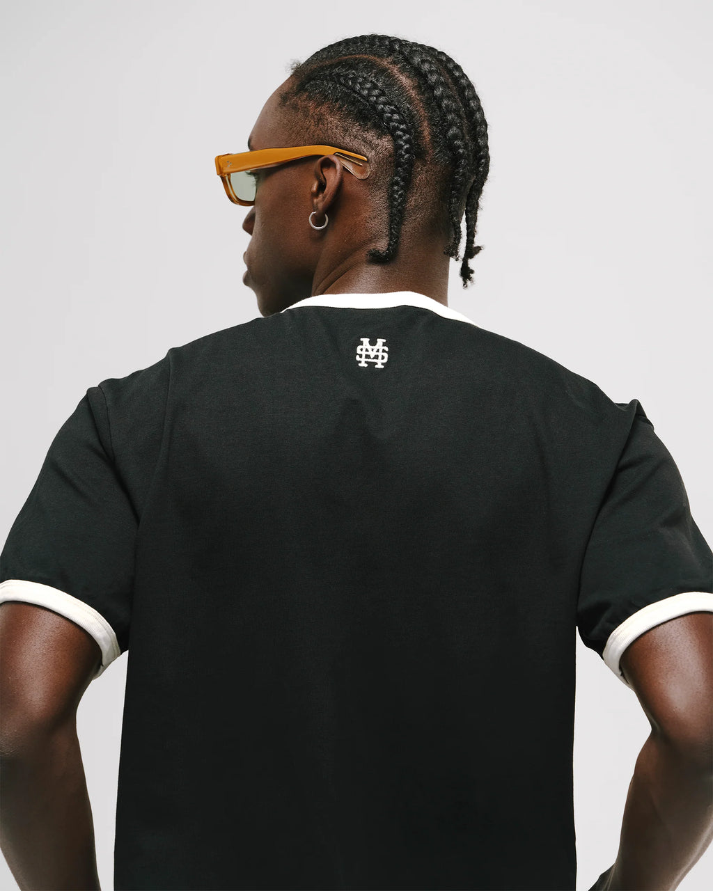 Monoic Camiseta Ringer Tee – Negro y Off White