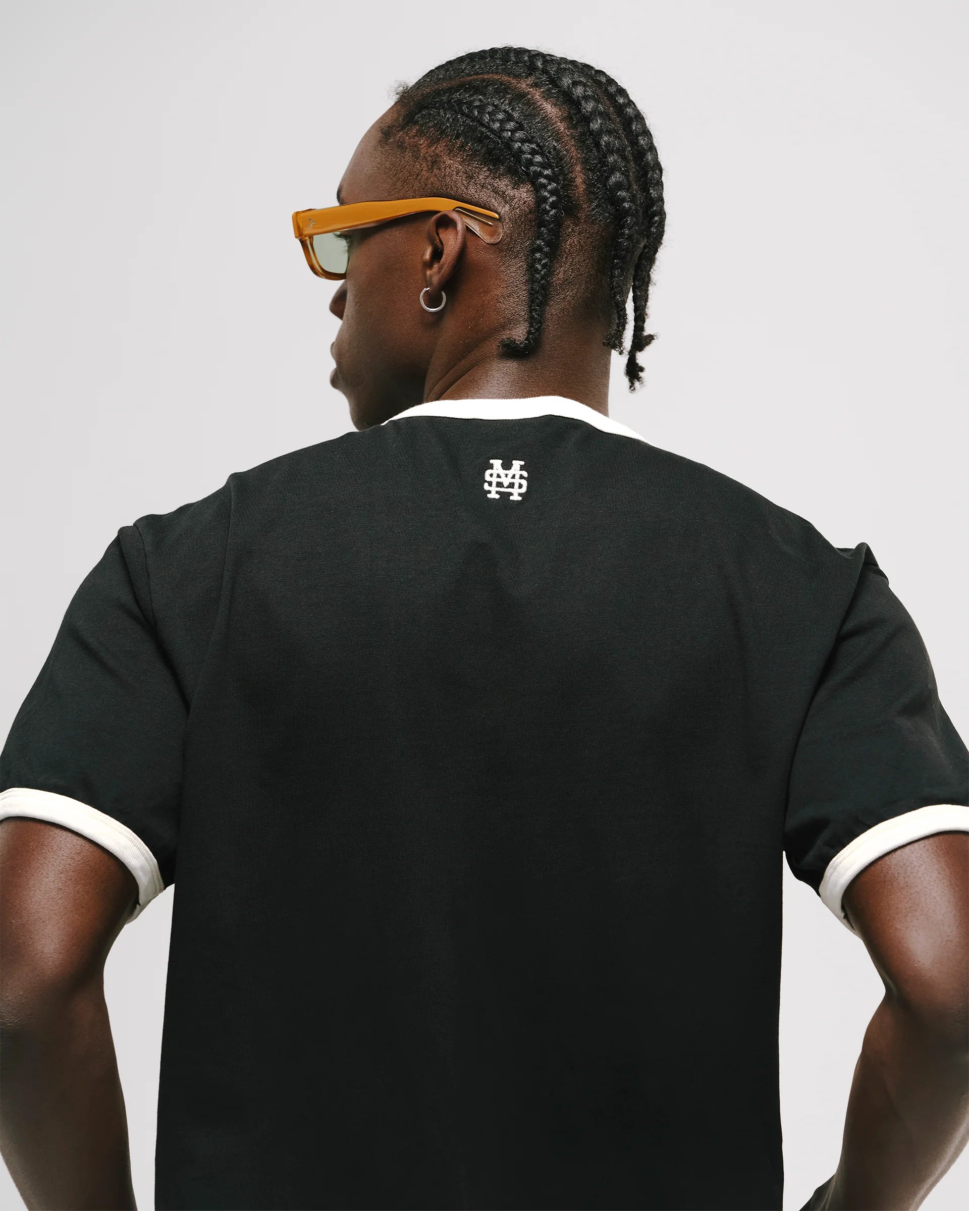 Monoic Camiseta Ringer Tee – Negro y Off White