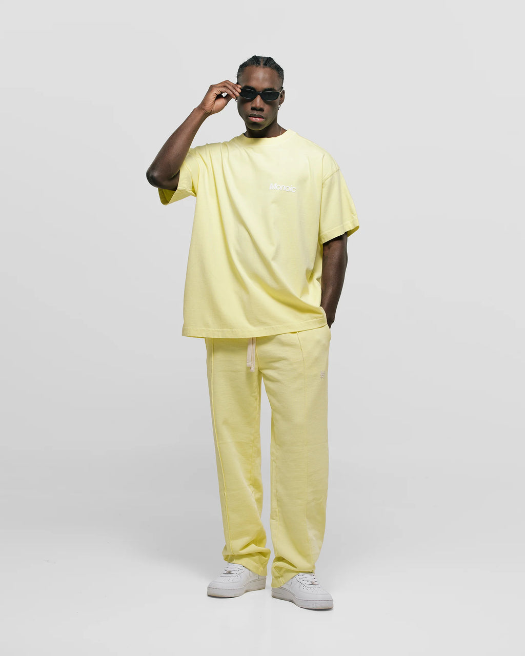 Monoic Camiseta Logo Oversized V3 - Amarillo Pastel