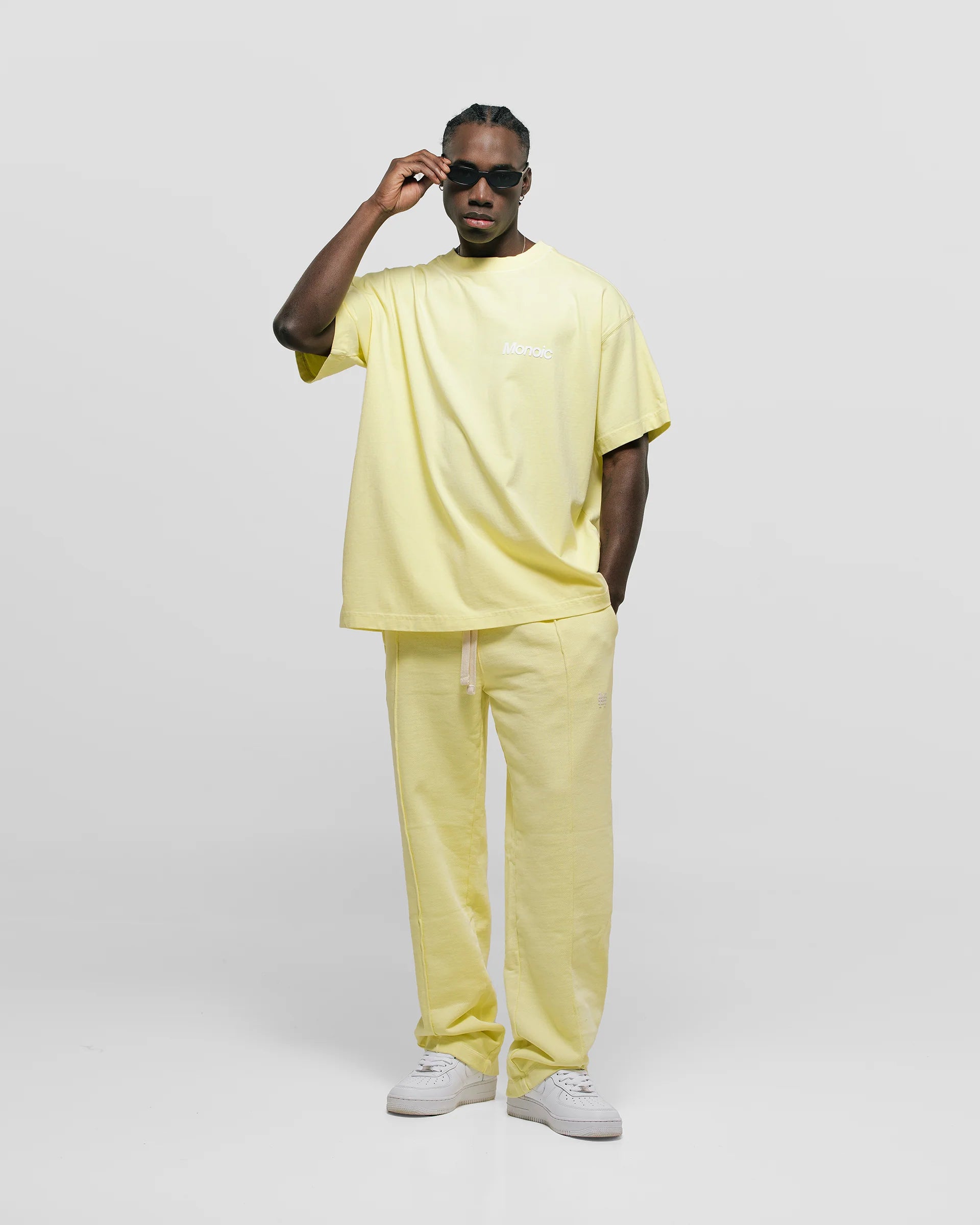 Monoic Camiseta Logo Oversized V3 - Amarillo Pastel