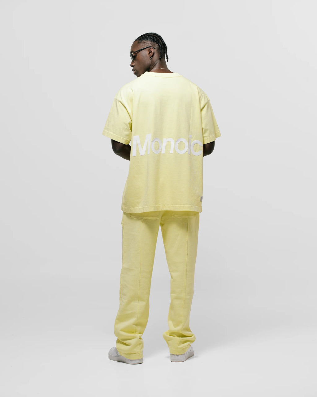 Monoic Camiseta Logo Oversized V3 - Amarillo Pastel