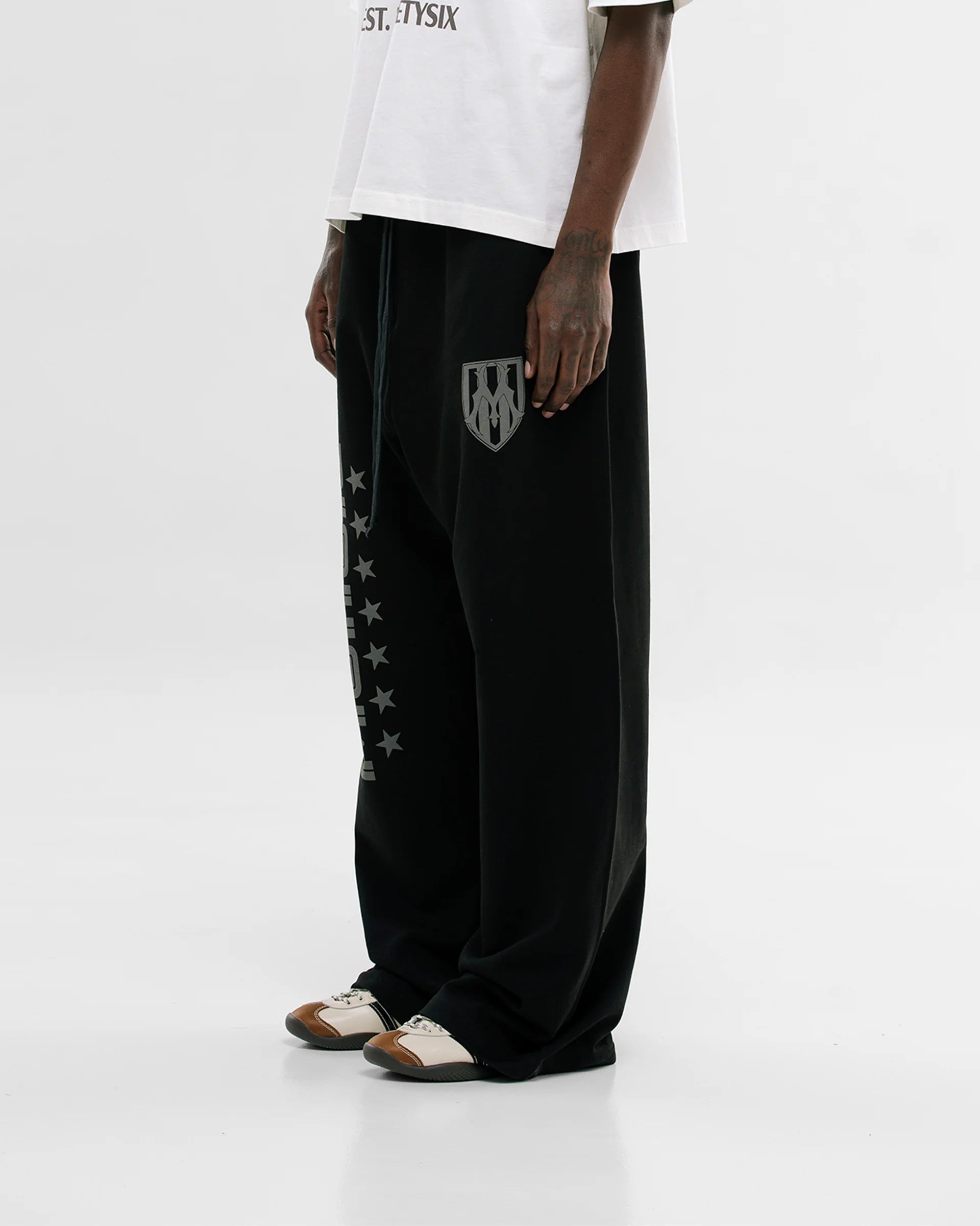 Monoic Jogger Wide Fit Shield - Negro
