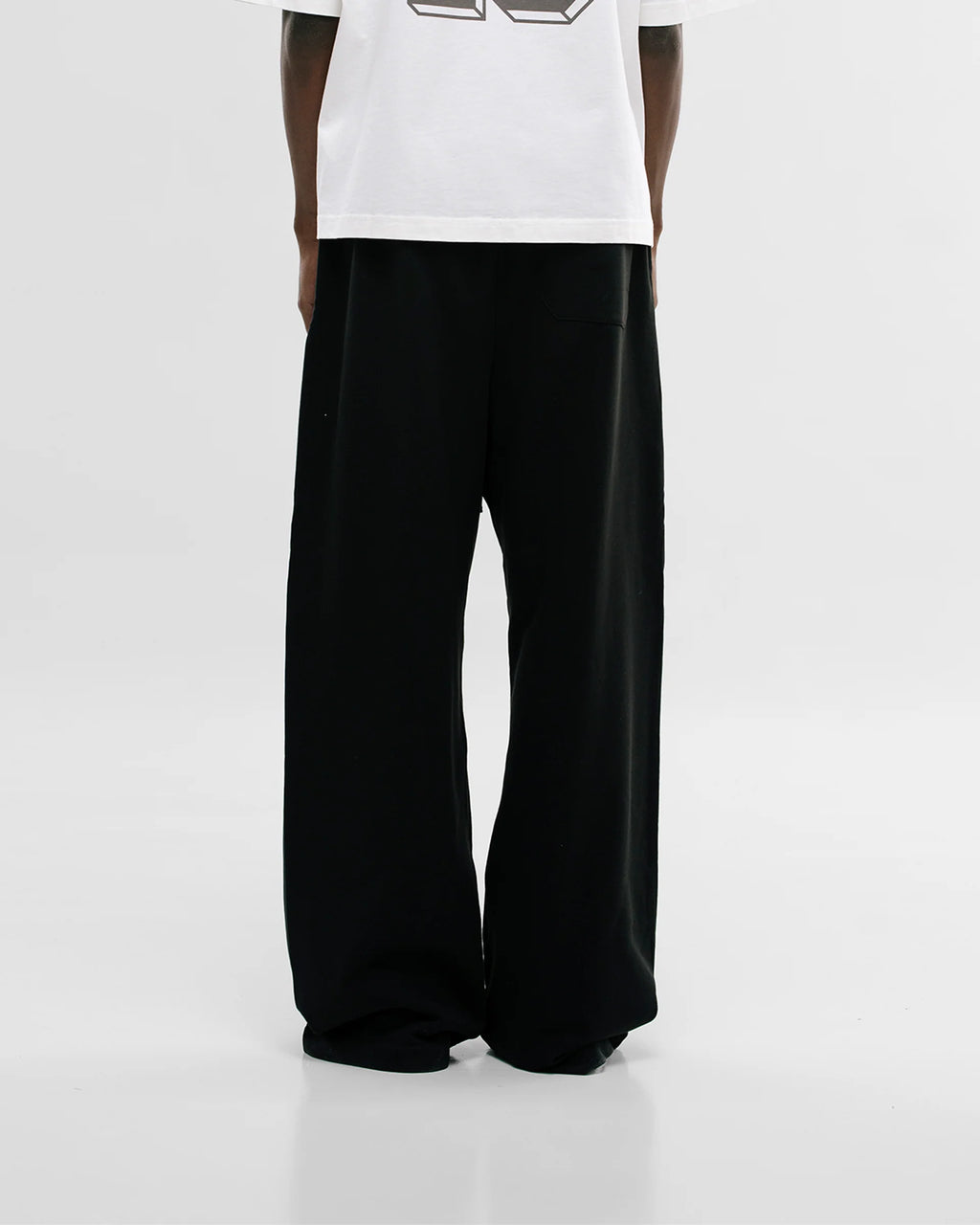 Monoic Jogger Wide Fit Shield - Negro