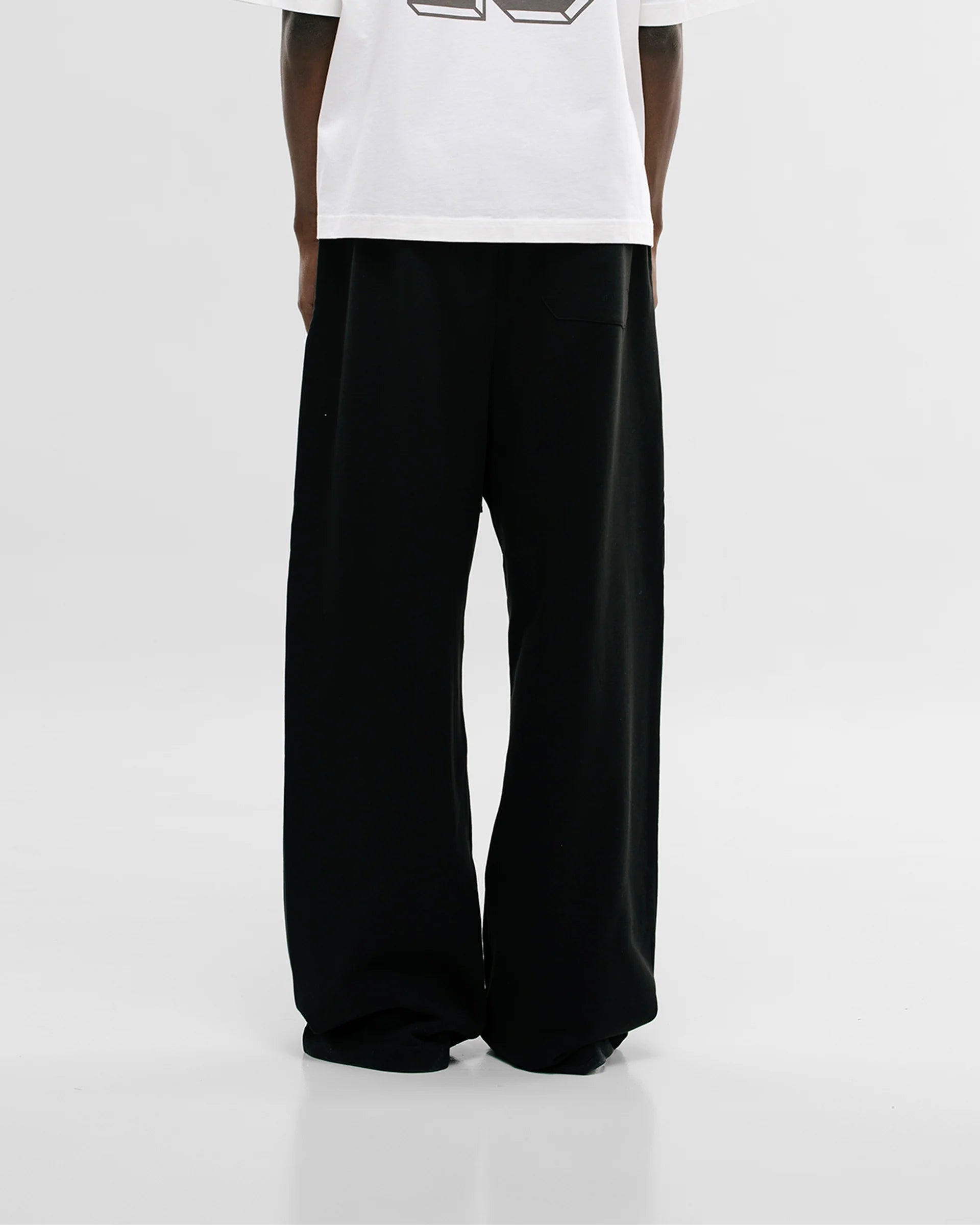 Monoic Jogger Wide Fit Shield - Negro