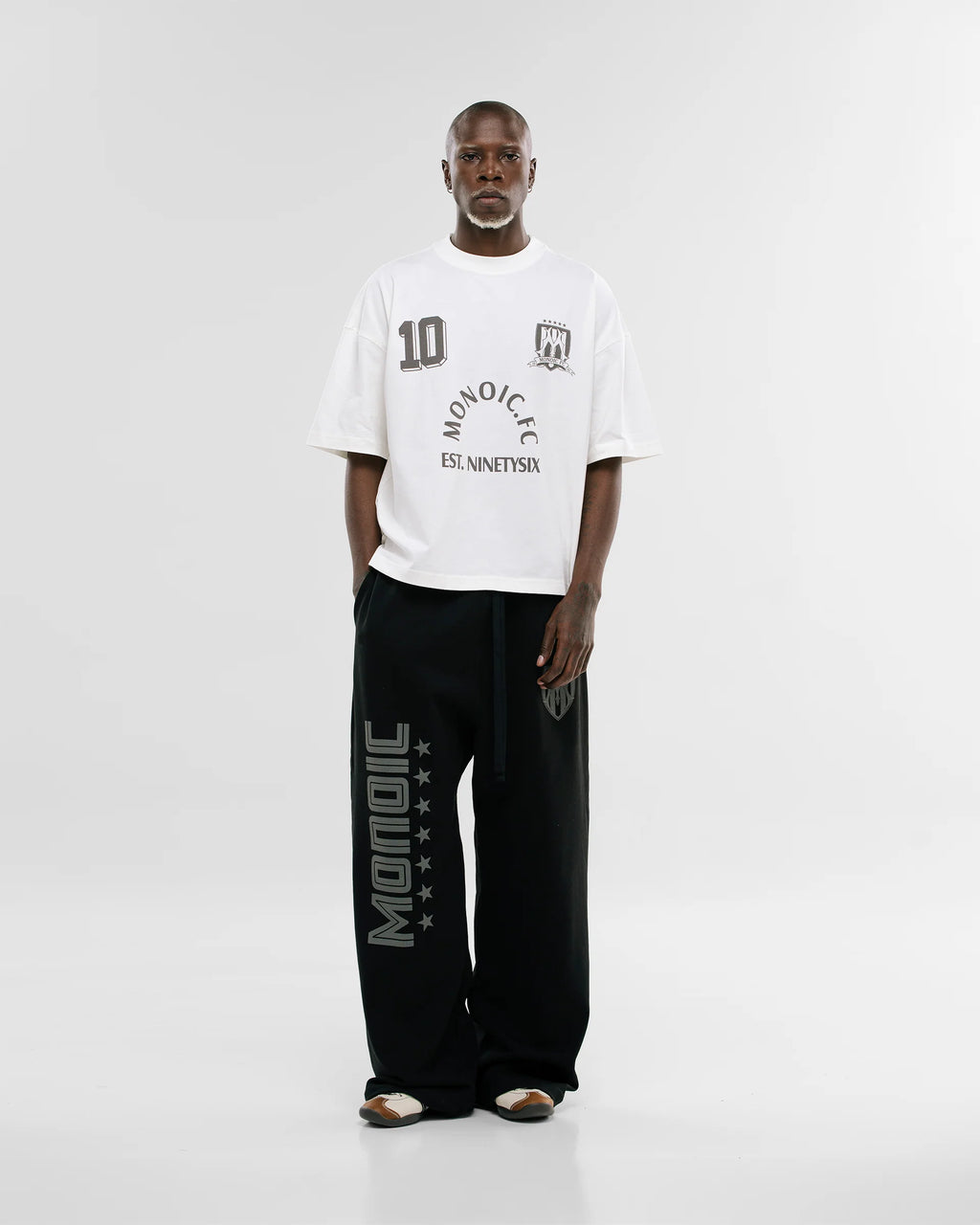 Monoic Jogger Wide Fit Shield - Negro