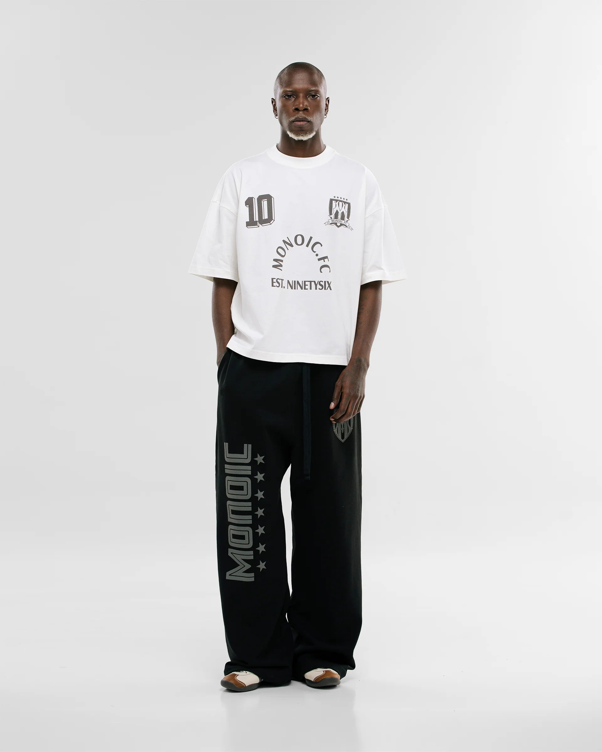 Monoic Jogger Wide Fit Shield - Negro