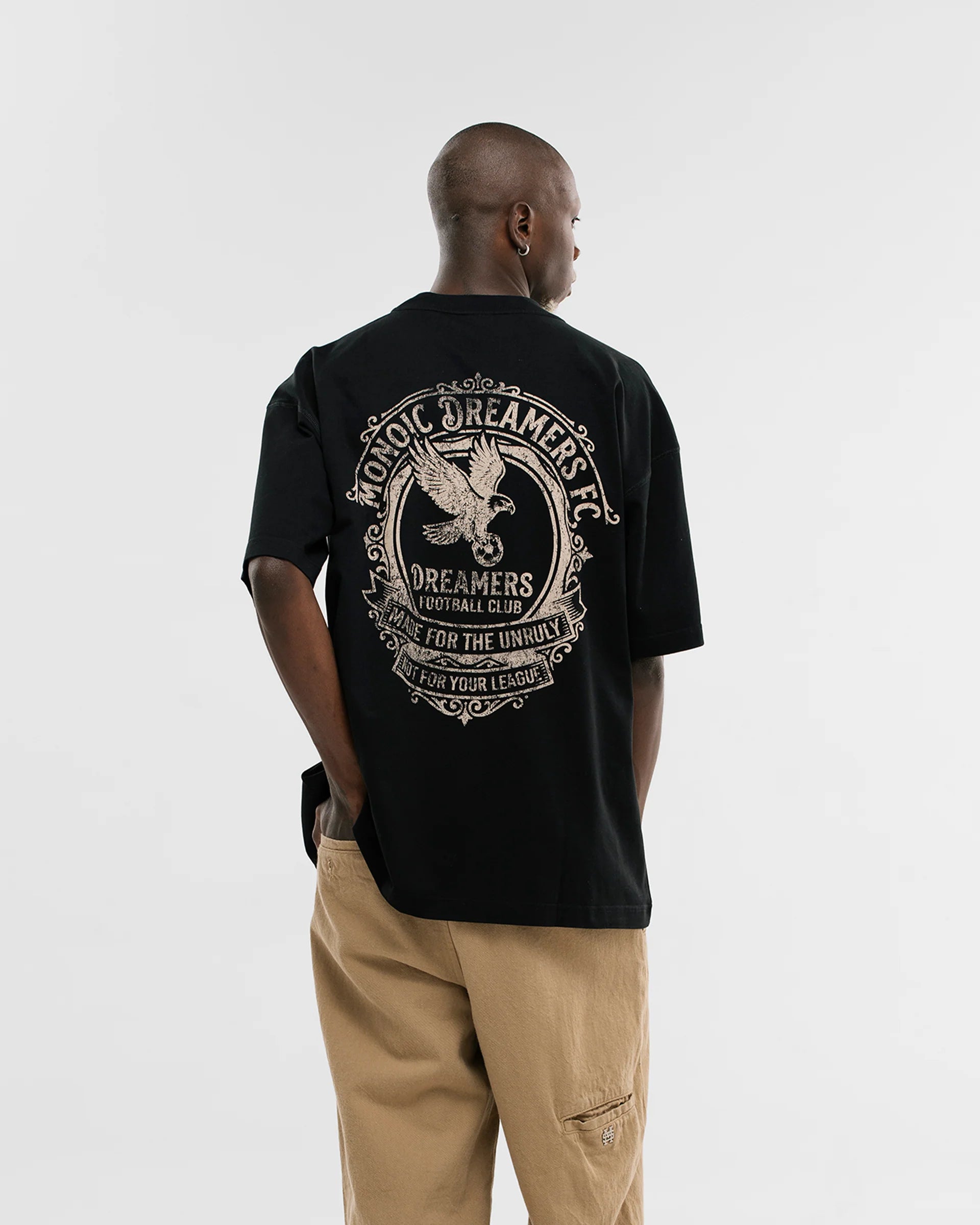 Monoic Camiseta Oversized Dreamers Club - Negro Oscuro
