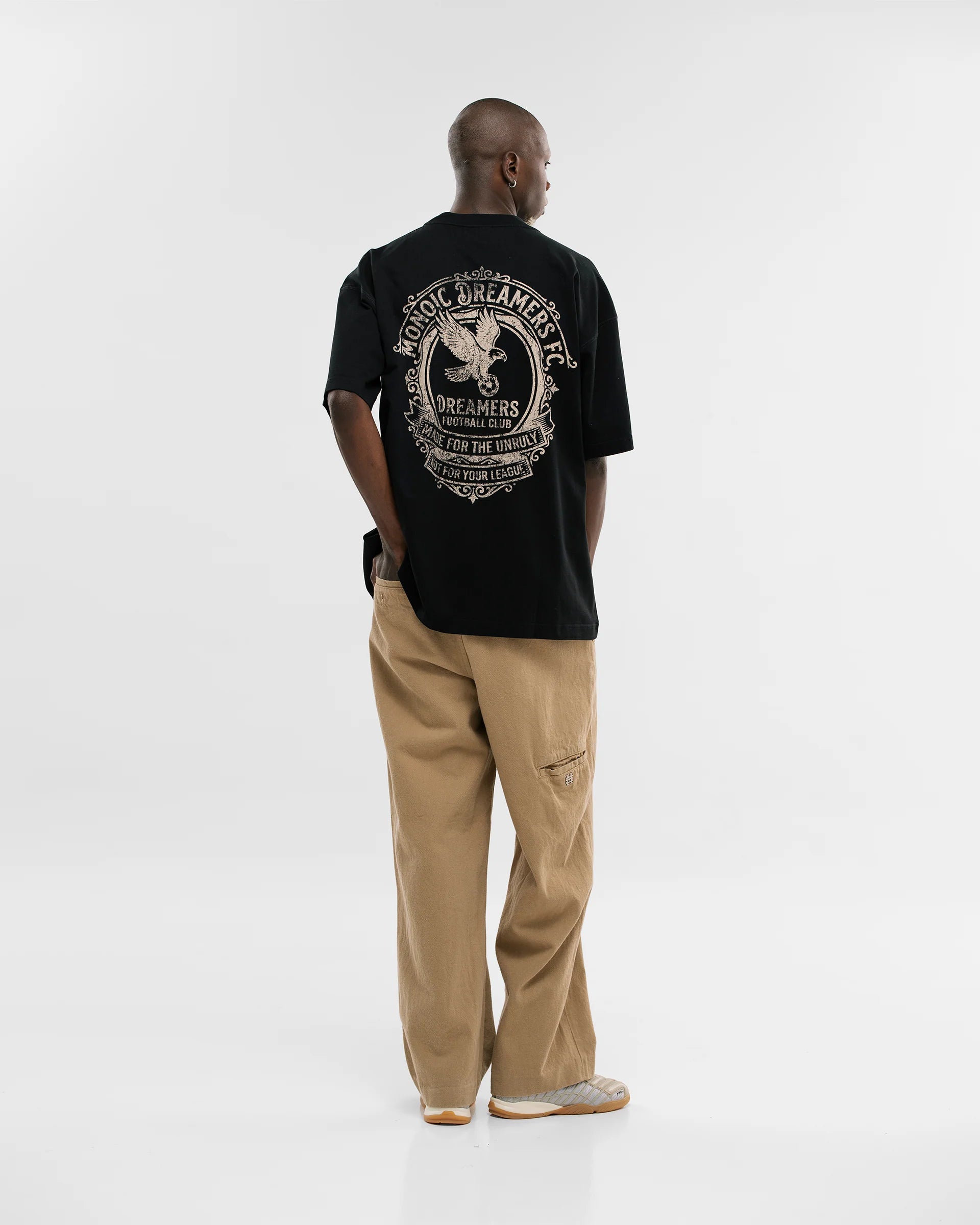 Monoic Camiseta Oversized Dreamers Club - Negro Oscuro