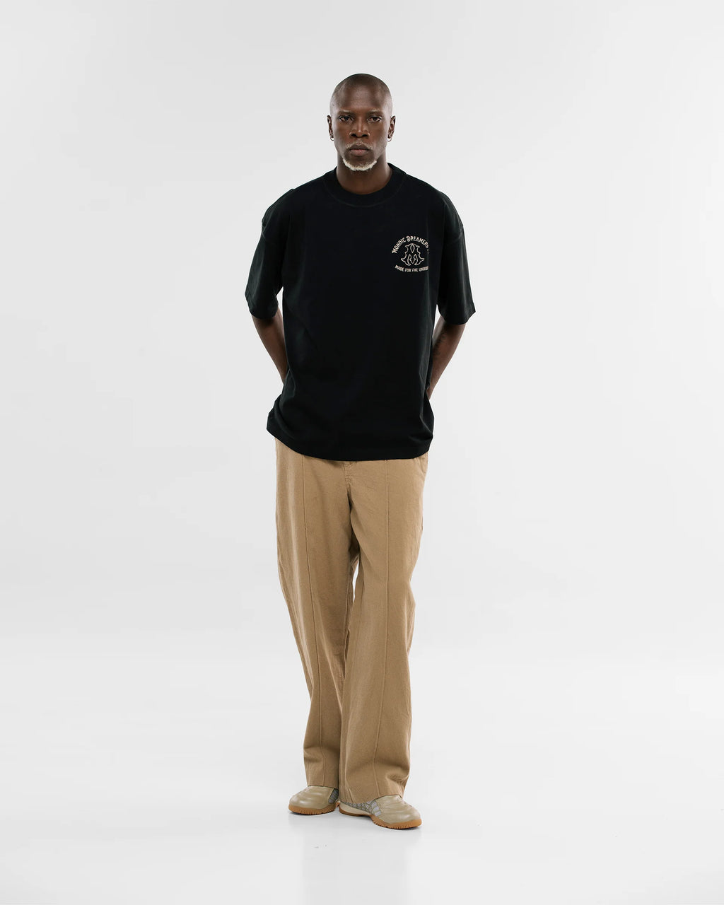 Monoic Camiseta Oversized Dreamers Club - Negro Oscuro