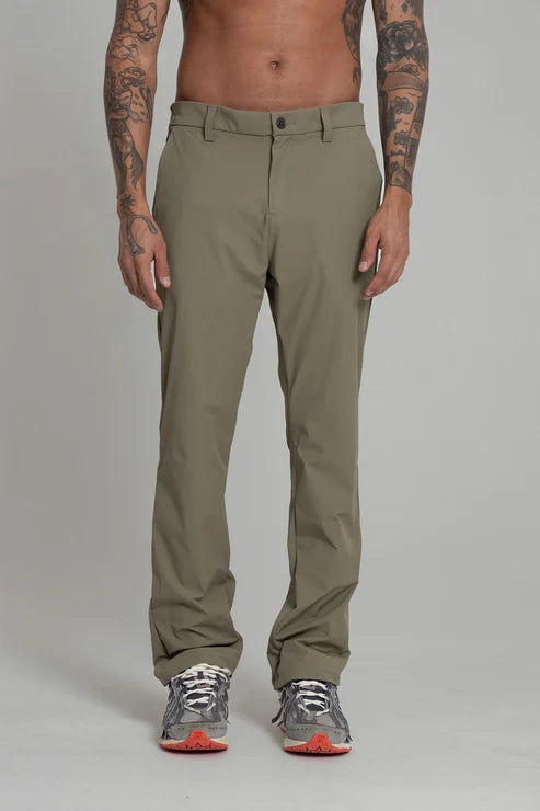 Remanence Pantalón Chino Stellar Verde Oliva