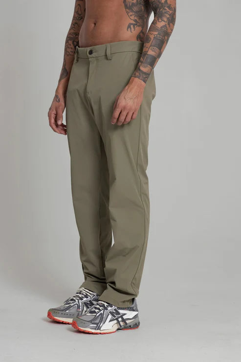 Remanence Pantalón Chino Stellar Verde Oliva
