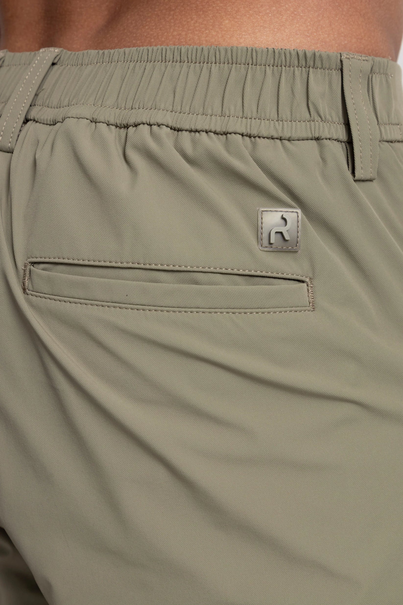 Remanence Pantalón Chino Stellar Verde Oliva