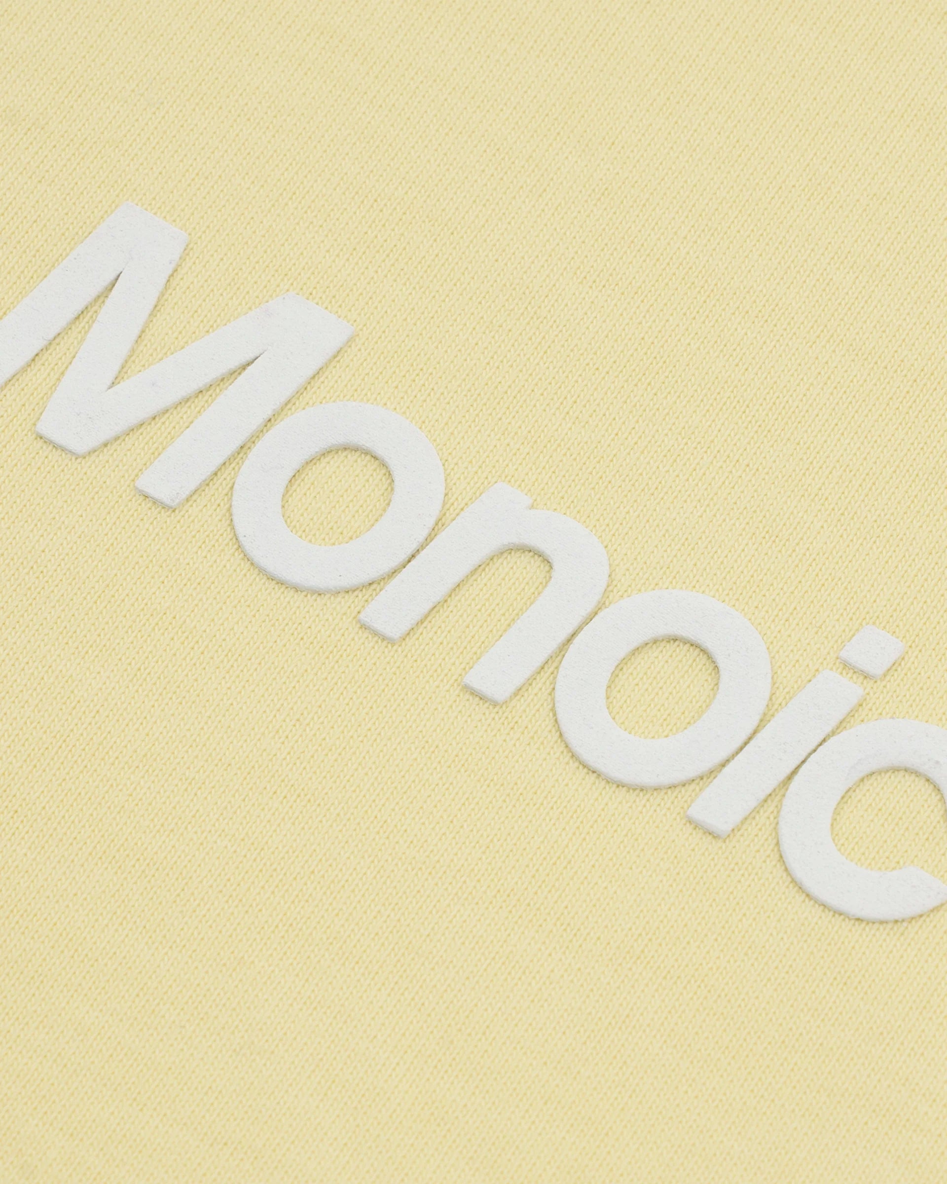 Monoic Camiseta Logo Oversized V3 - Amarillo Pastel